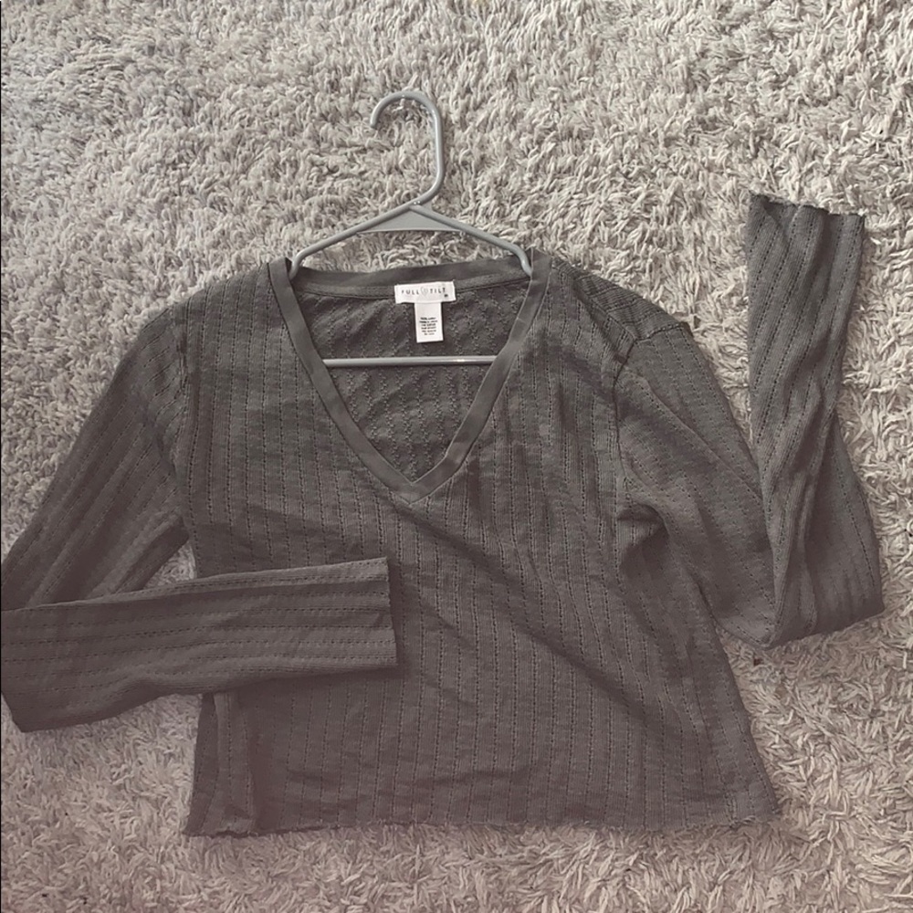 Cropped V-neck shirt